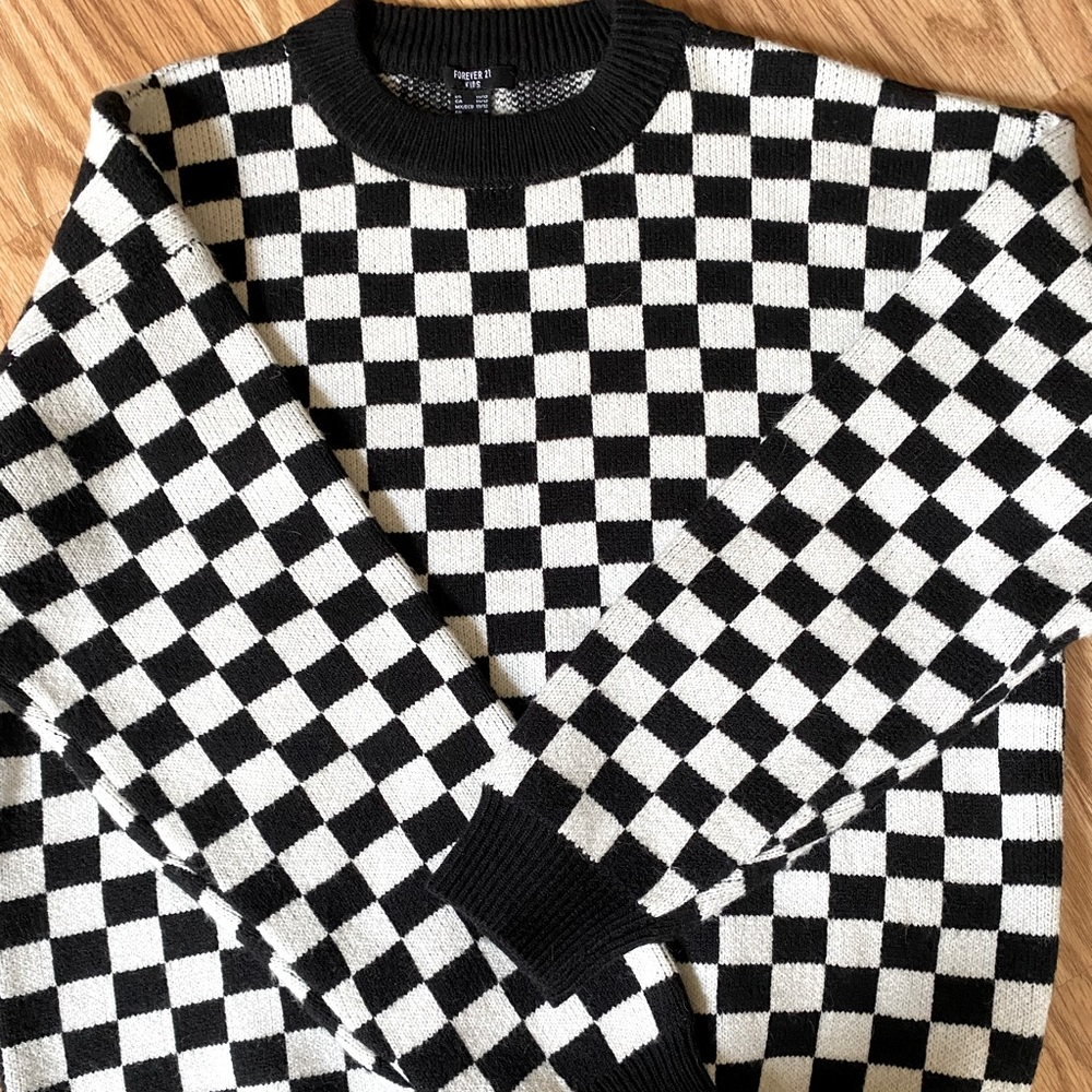 Forever 21 KIDS blk/wh checkered sweater size L